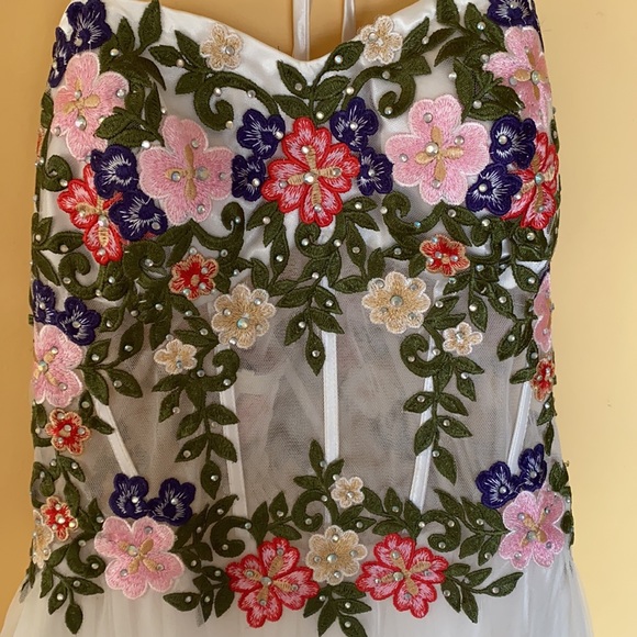 White corset prom dress with embodied floral work - Picture 5 of 8